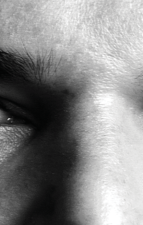 “Alguns sonhos são tão grandes que não cabem no nosso medo”: a poesia de Allan Dias Castro