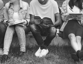 Para guardar no lado esquerdo do peito (e na cabeceira): dicas de presentes para o Dia do Amigo