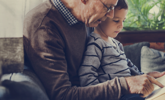 Memórias, histórias e declarações de amor: presenteie avôs e pais de um jeito diferente